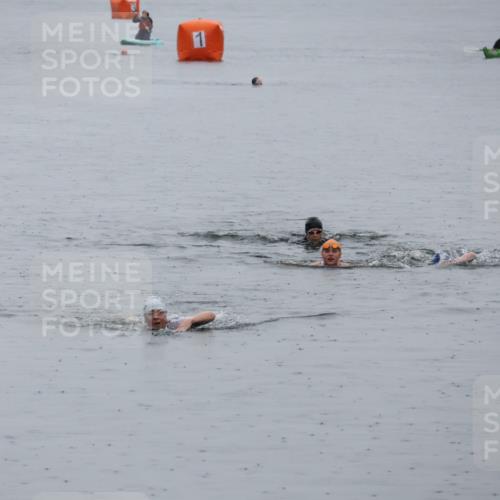 21.06.2025 - 27. Vierlanden-Triathlon Lena Gebhardt http://msf.ph/oto/8044791 15.06.2025 14:42:14 Schwimmen  meine-sportfotos.de