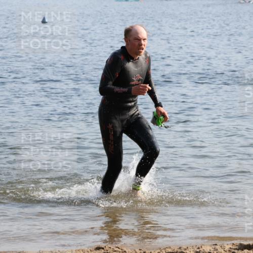 15.06.2025 - 27. Vierlanden-Triathlon Lena Gebhardt http://msf.ph/oto/8044797 15.06.2025 08:37:10 Schwimmen 187 meine-sportfotos.de