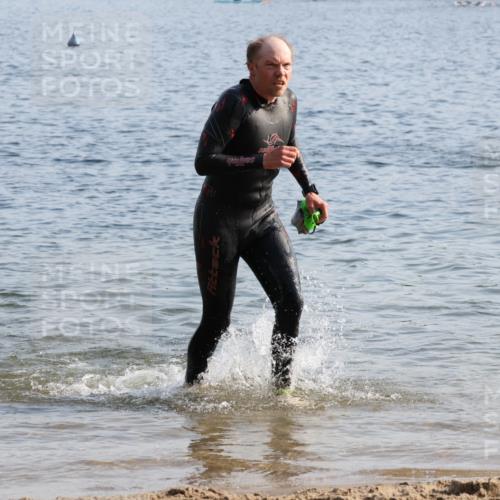 15.06.2025 - 27. Vierlanden-Triathlon Lena Gebhardt http://msf.ph/oto/8044806 15.06.2025 08:37:10 Schwimmen 187 meine-sportfotos.de