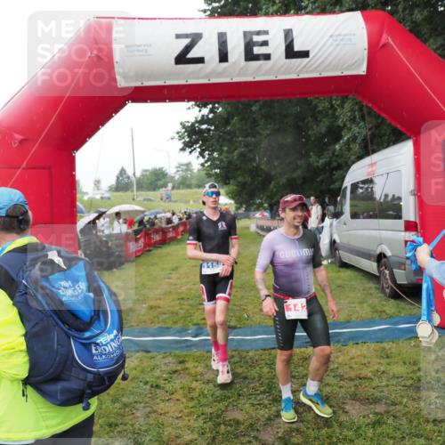 21.06.2025 - 27. Vierlanden-Triathlon MichiJ http://msf.ph/oto/8044812 15.06.2026 13:49:31 Ziel 142, 1103, 1158 meine-sportfotos.de