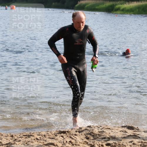 15.06.2025 - 27. Vierlanden-Triathlon Lena Gebhardt http://msf.ph/oto/8044816 15.06.2025 08:37:12 Schwimmen 187 meine-sportfotos.de