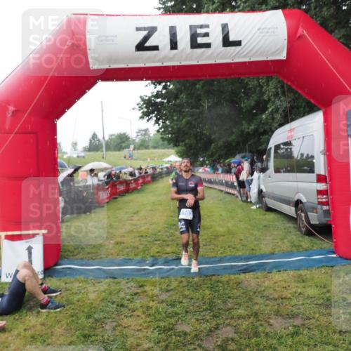 21.06.2025 - 27. Vierlanden-Triathlon MichiJ http://msf.ph/oto/8044825 15.06.2026 13:49:35 Ziel 142, 1103, 1137, 1158 meine-sportfotos.de