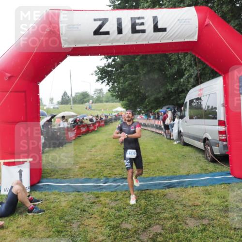 21.06.2025 - 27. Vierlanden-Triathlon MichiJ http://msf.ph/oto/8044828 15.06.2026 13:49:35 Ziel 142, 1103, 1137, 1158 meine-sportfotos.de