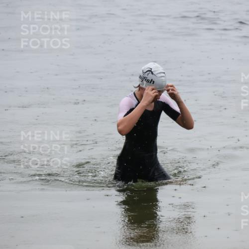21.06.2025 - 27. Vierlanden-Triathlon Lena Gebhardt http://msf.ph/oto/8044851 15.06.2025 14:42:41 Schwimmen 1342 meine-sportfotos.de