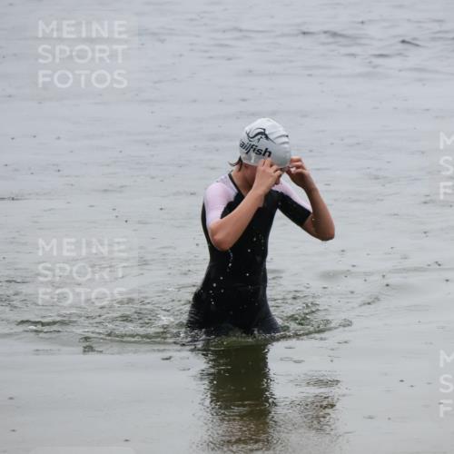 21.06.2025 - 27. Vierlanden-Triathlon Lena Gebhardt http://msf.ph/oto/8044861 15.06.2025 14:42:41 Schwimmen 1342 meine-sportfotos.de