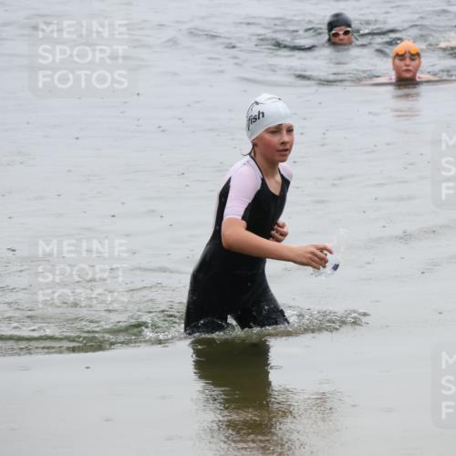 21.06.2025 - 27. Vierlanden-Triathlon Lena Gebhardt http://msf.ph/oto/8044865 15.06.2025 14:42:42 Schwimmen 1342 meine-sportfotos.de