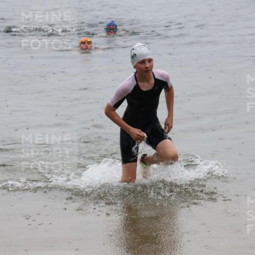21.06.2025 - 27. Vierlanden-Triathlon Lena Gebhardt http://msf.ph/oto/8044884 15.06.2025 14:42:44 Schwimmen 1342 meine-sportfotos.de