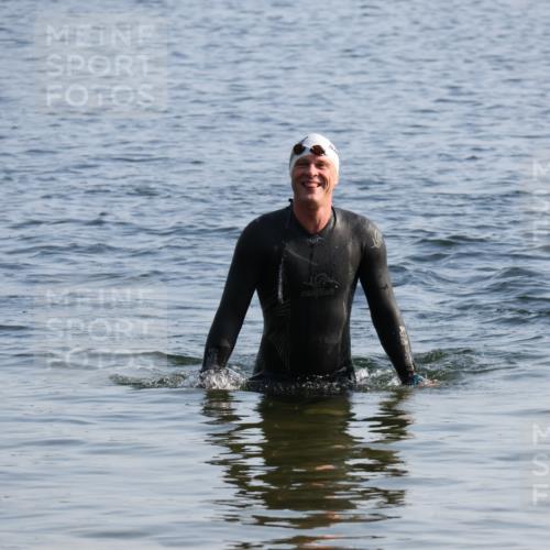 15.06.2025 - 27. Vierlanden-Triathlon Lena Gebhardt http://msf.ph/oto/8044890 15.06.2025 08:37:31 Schwimmen 9, 181 meine-sportfotos.de