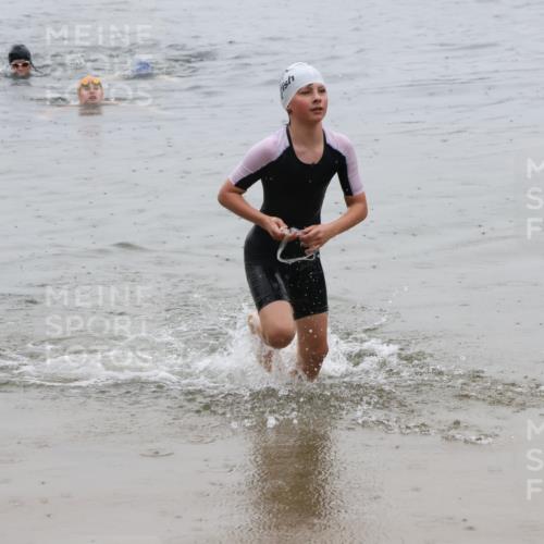 21.06.2025 - 27. Vierlanden-Triathlon Lena Gebhardt http://msf.ph/oto/8044892 15.06.2025 14:42:45 Schwimmen 1342 meine-sportfotos.de