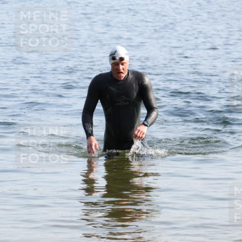 15.06.2025 - 27. Vierlanden-Triathlon Lena Gebhardt http://msf.ph/oto/8044897 15.06.2025 08:37:32 Schwimmen 9, 181 meine-sportfotos.de