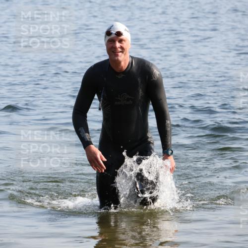 15.06.2025 - 27. Vierlanden-Triathlon Lena Gebhardt http://msf.ph/oto/8044905 15.06.2025 08:37:35 Schwimmen 9, 73, 180, 181 meine-sportfotos.de