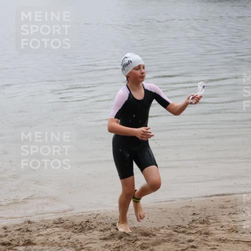21.06.2025 - 27. Vierlanden-Triathlon Lena Gebhardt http://msf.ph/oto/8044906 15.06.2025 14:42:47 Schwimmen 1342 meine-sportfotos.de