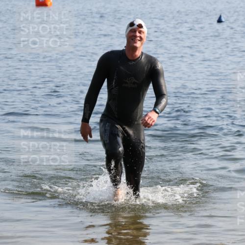 15.06.2025 - 27. Vierlanden-Triathlon Lena Gebhardt http://msf.ph/oto/8044916 15.06.2025 08:37:36 Schwimmen 9, 73, 180, 181 meine-sportfotos.de