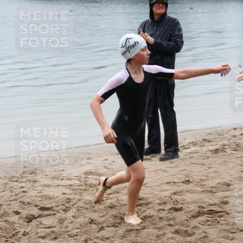 21.06.2025 - 27. Vierlanden-Triathlon Lena Gebhardt http://msf.ph/oto/8044922 15.06.2025 14:42:49 Schwimmen 1342 meine-sportfotos.de
