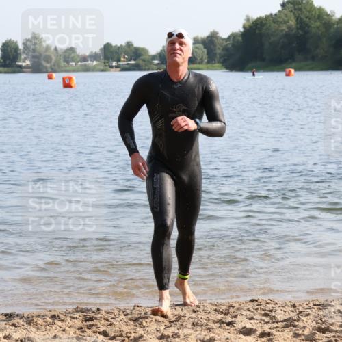 15.06.2025 - 27. Vierlanden-Triathlon Lena Gebhardt http://msf.ph/oto/8044931 15.06.2025 08:37:39 Schwimmen 9, 73, 171, 180, 181 meine-sportfotos.de
