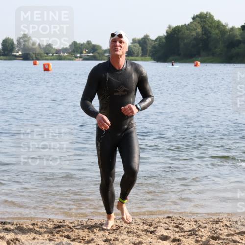 15.06.2025 - 27. Vierlanden-Triathlon Lena Gebhardt http://msf.ph/oto/8044935 15.06.2025 08:37:40 Schwimmen 9, 73, 171, 180, 181 meine-sportfotos.de