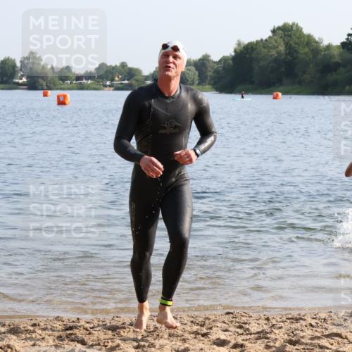15.06.2025 - 27. Vierlanden-Triathlon Lena Gebhardt http://msf.ph/oto/8044939 15.06.2025 08:37:40 Schwimmen 9, 73, 171, 180, 181 meine-sportfotos.de