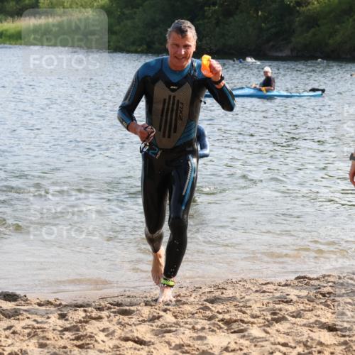 15.06.2025 - 27. Vierlanden-Triathlon Lena Gebhardt http://msf.ph/oto/8044942 15.06.2025 08:37:41 Schwimmen 9, 73, 171, 180, 181 meine-sportfotos.de
