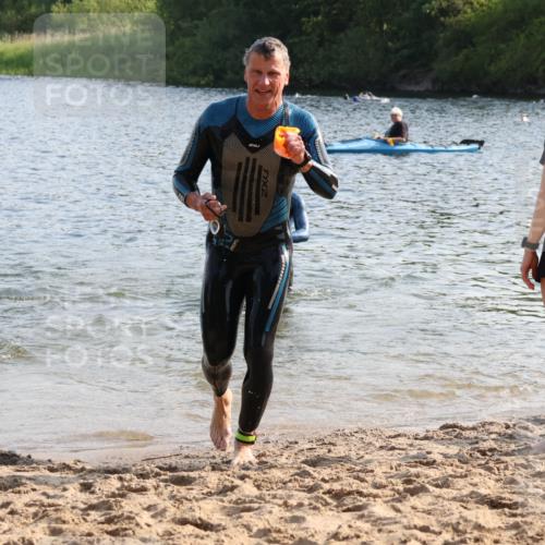 15.06.2025 - 27. Vierlanden-Triathlon Lena Gebhardt http://msf.ph/oto/8044946 15.06.2025 08:37:41 Schwimmen 9, 73, 171, 180, 181 meine-sportfotos.de