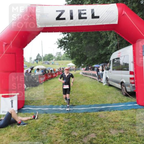 21.06.2025 - 27. Vierlanden-Triathlon MichiJ http://msf.ph/oto/8044949 15.06.2026 13:50:36 Ziel 123, 933, 1157 meine-sportfotos.de