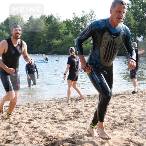 15.06.2025 - 27. Vierlanden-Triathlon Lena Gebhardt http://msf.ph/oto/8044969 15.06.2025 08:37:44 Schwimmen 9, 73, 171, 180, 181 meine-sportfotos.de