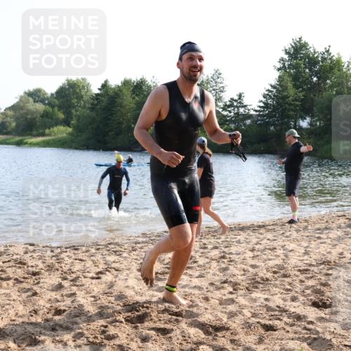 15.06.2025 - 27. Vierlanden-Triathlon Lena Gebhardt http://msf.ph/oto/8044973 15.06.2025 08:37:45 Schwimmen 73, 171, 180, 181 meine-sportfotos.de