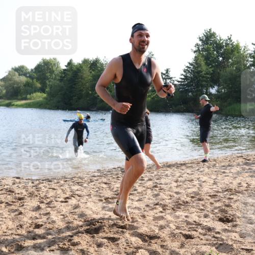 15.06.2025 - 27. Vierlanden-Triathlon Lena Gebhardt http://msf.ph/oto/8044977 15.06.2025 08:37:45 Schwimmen 73, 171, 180, 181 meine-sportfotos.de