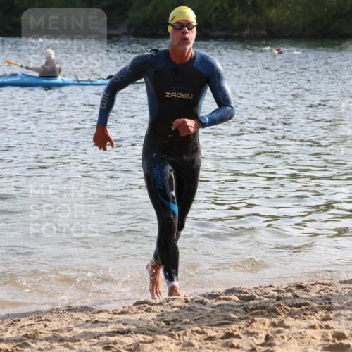 15.06.2025 - 27. Vierlanden-Triathlon Lena Gebhardt http://msf.ph/oto/8044992 15.06.2025 08:37:47 Schwimmen 73, 171, 180, 181 meine-sportfotos.de