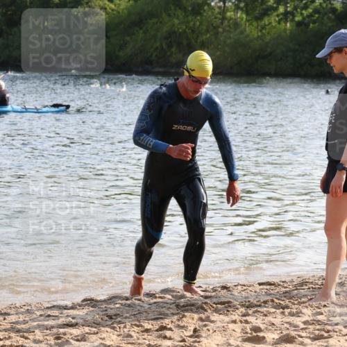 15.06.2025 - 27. Vierlanden-Triathlon Lena Gebhardt http://msf.ph/oto/8044996 15.06.2025 08:37:47 Schwimmen 73, 171, 180, 181 meine-sportfotos.de