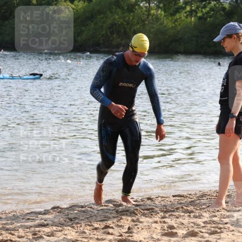 15.06.2025 - 27. Vierlanden-Triathlon Lena Gebhardt http://msf.ph/oto/8045000 15.06.2025 08:37:47 Schwimmen 73, 171, 180, 181 meine-sportfotos.de