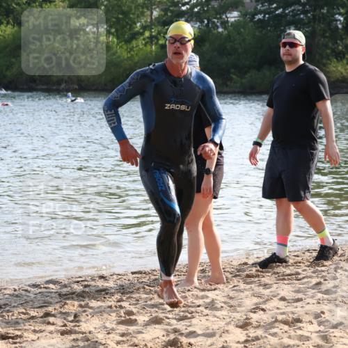 15.06.2025 - 27. Vierlanden-Triathlon Lena Gebhardt http://msf.ph/oto/8045003 15.06.2025 08:37:48 Schwimmen 73, 171, 180, 181 meine-sportfotos.de