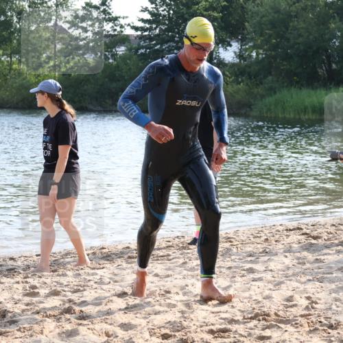15.06.2025 - 27. Vierlanden-Triathlon Lena Gebhardt http://msf.ph/oto/8045019 15.06.2025 08:37:49 Schwimmen 73, 171, 180, 181 meine-sportfotos.de