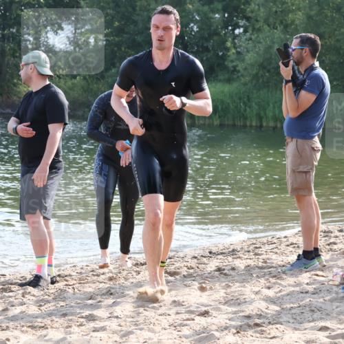 15.06.2025 - 27. Vierlanden-Triathlon Lena Gebhardt http://msf.ph/oto/8045044 15.06.2025 08:38:29 Schwimmen 27, 35, 45, 86, 126 meine-sportfotos.de