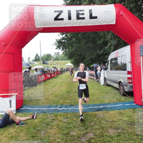21.06.2025 - 27. Vierlanden-Triathlon MichiJ http://msf.ph/oto/8045045 15.06.2026 13:50:56 Ziel 1098, 1120, 1132, 1134, 1136 meine-sportfotos.de