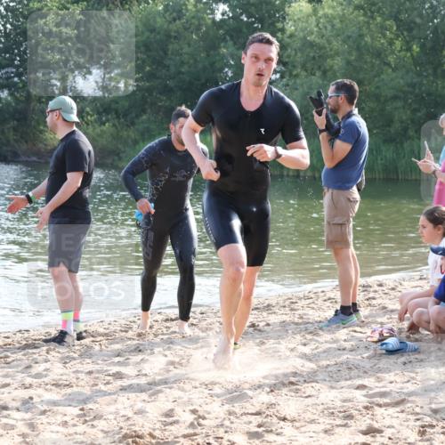 15.06.2025 - 27. Vierlanden-Triathlon Lena Gebhardt http://msf.ph/oto/8045047 15.06.2025 08:38:30 Schwimmen 27, 35, 45, 86, 126 meine-sportfotos.de
