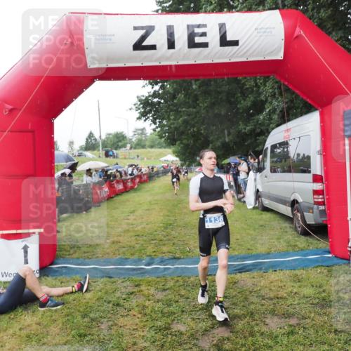 21.06.2025 - 27. Vierlanden-Triathlon MichiJ http://msf.ph/oto/8045050 15.06.2026 13:50:56 Ziel 1098, 1120, 1132, 1134, 1136 meine-sportfotos.de