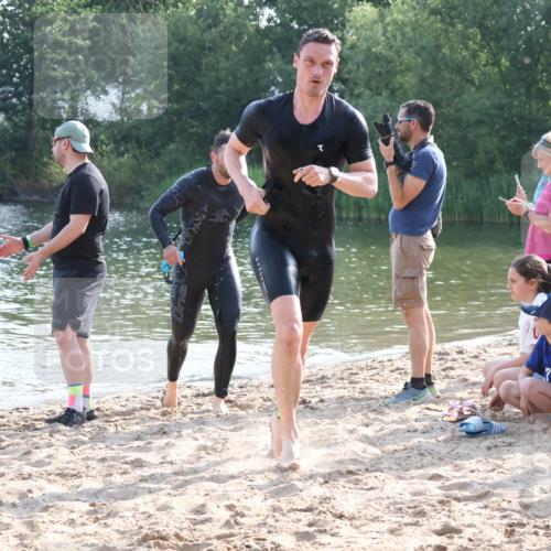 15.06.2025 - 27. Vierlanden-Triathlon Lena Gebhardt http://msf.ph/oto/8045051 15.06.2025 08:38:30 Schwimmen 27, 35, 45, 86, 126 meine-sportfotos.de