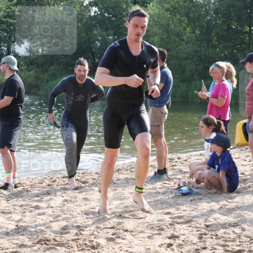 15.06.2025 - 27. Vierlanden-Triathlon Lena Gebhardt http://msf.ph/oto/8045055 15.06.2025 08:38:30 Schwimmen 27, 35, 45, 86, 126 meine-sportfotos.de