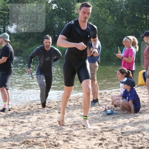 15.06.2025 - 27. Vierlanden-Triathlon Lena Gebhardt http://msf.ph/oto/8045058 15.06.2025 08:38:30 Schwimmen 27, 35, 45, 86, 126 meine-sportfotos.de