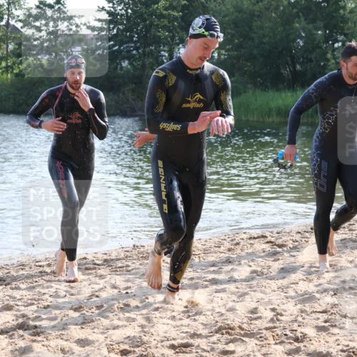 15.06.2025 - 27. Vierlanden-Triathlon Lena Gebhardt http://msf.ph/oto/8045066 15.06.2025 08:38:31 Schwimmen 27, 35, 45, 86, 126 meine-sportfotos.de