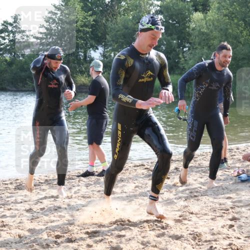 15.06.2025 - 27. Vierlanden-Triathlon Lena Gebhardt http://msf.ph/oto/8045074 15.06.2025 08:38:32 Schwimmen 2, 27, 35, 45, 86, 126 meine-sportfotos.de