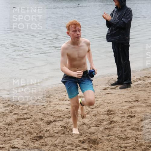 21.06.2025 - 27. Vierlanden-Triathlon Lena Gebhardt http://msf.ph/oto/8045080 15.06.2025 14:43:04 Schwimmen 1319, 1344, 1351 meine-sportfotos.de