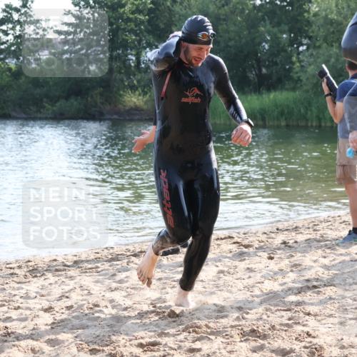 15.06.2025 - 27. Vierlanden-Triathlon Lena Gebhardt http://msf.ph/oto/8045082 15.06.2025 08:38:33 Schwimmen 2, 27, 35, 45, 86, 126 meine-sportfotos.de