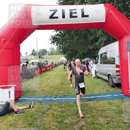 21.06.2025 - 27. Vierlanden-Triathlon MichiJ http://msf.ph/oto/8045091 15.06.2026 13:50:59 Ziel 1098, 1108, 1120, 1132, 1134, 1136 meine-sportfotos.de