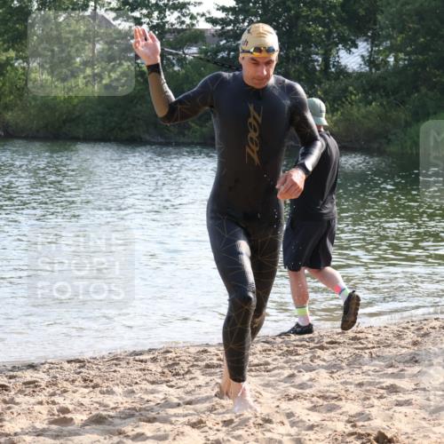 15.06.2025 - 27. Vierlanden-Triathlon Lena Gebhardt http://msf.ph/oto/8045093 15.06.2025 08:38:35 Schwimmen 2, 27, 35, 45, 86, 126 meine-sportfotos.de
