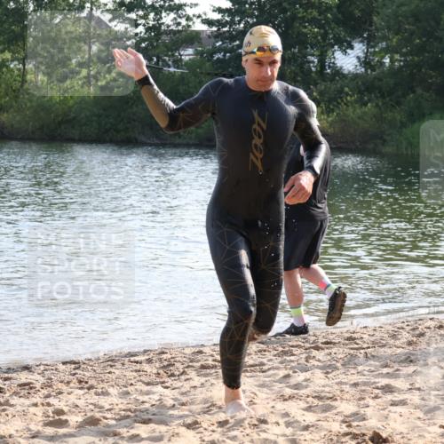 15.06.2025 - 27. Vierlanden-Triathlon Lena Gebhardt http://msf.ph/oto/8045097 15.06.2025 08:38:35 Schwimmen 2, 27, 35, 45, 86, 126 meine-sportfotos.de