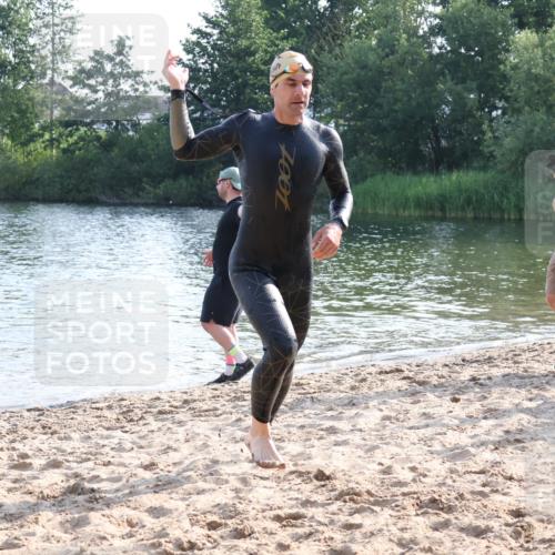 15.06.2025 - 27. Vierlanden-Triathlon Lena Gebhardt http://msf.ph/oto/8045101 15.06.2025 08:38:35 Schwimmen 2, 27, 35, 45, 86, 126 meine-sportfotos.de