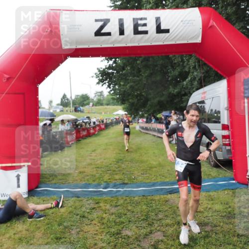 21.06.2025 - 27. Vierlanden-Triathlon MichiJ http://msf.ph/oto/8045104 15.06.2026 13:51:00 Ziel 1098, 1108, 1120, 1134, 1136 meine-sportfotos.de