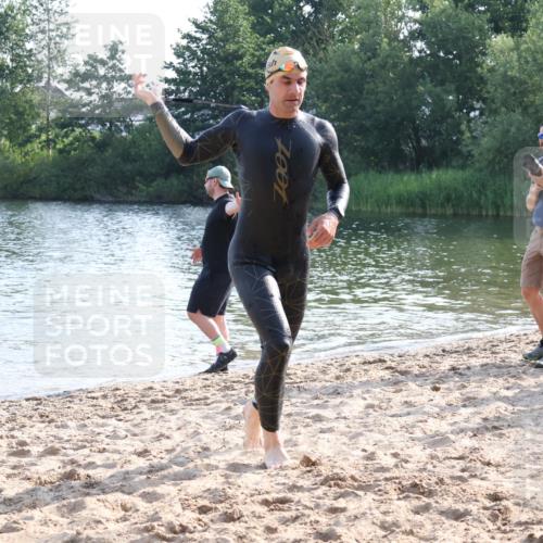 15.06.2025 - 27. Vierlanden-Triathlon Lena Gebhardt http://msf.ph/oto/8045105 15.06.2025 08:38:35 Schwimmen 2, 27, 35, 45, 86, 126 meine-sportfotos.de