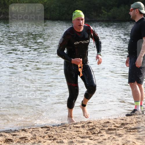 15.06.2025 - 27. Vierlanden-Triathlon Lena Gebhardt http://msf.ph/oto/8045118 15.06.2025 08:38:40 Schwimmen 2, 27, 35, 45, 86, 126, 182 meine-sportfotos.de